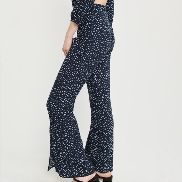 Abercrombie & Fitch Navy Floral Crepe Flare Leg Pants, Size L - Picture 3 of 10
